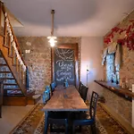 Petrino Stone Mountain Retreat בית הארחה 3*