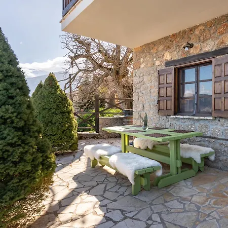 Petrino Stone Mountain Retreat 3* Κάτω Τρίκαλα Κορινθίας