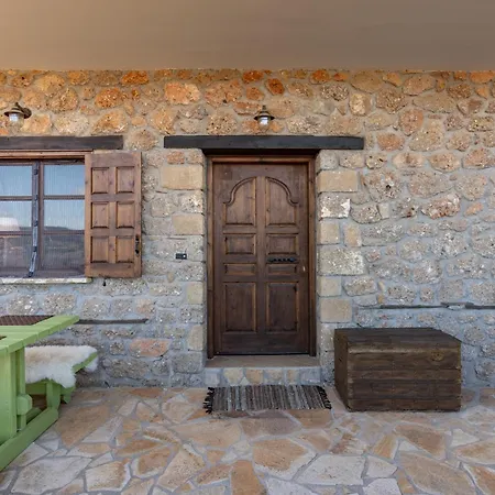 Πανσιόν Petrino Stone Mountain Retreat Κάτω Τρίκαλα Κορινθίας